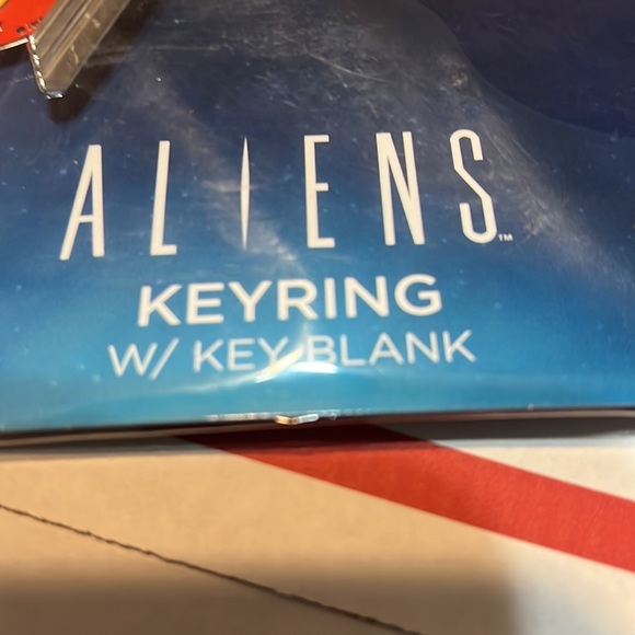 Aliens Bugstomper KEY RING Loot Crate Keychain 2020 Metal *Unopened* - Picture 4 of 5